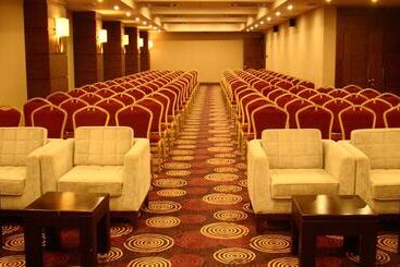 Vuni Palace Hotel & Casino & Spa