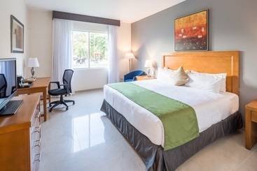 هتل Wyndham Garden Playa Del Carmen