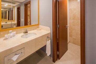 هتل Wyndham Garden Playa Del Carmen