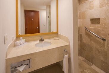 هتل Wyndham Garden Playa Del Carmen