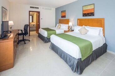 هتل Wyndham Garden Playa Del Carmen