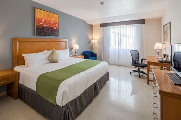هتل Wyndham Garden Playa Del Carmen