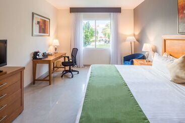 هتل Wyndham Garden Playa Del Carmen