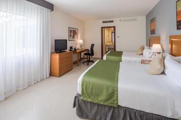 هتل Wyndham Garden Playa Del Carmen