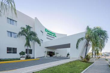 هتل Wyndham Garden Playa Del Carmen
