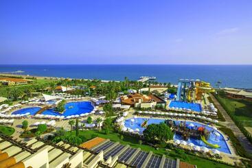 استراحتگاه Bellis Deluxe Hotel & Heated For Winter Aqua Park