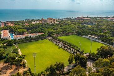 استراحتگاه Bellis Deluxe Hotel & Heated For Winter Aqua Park