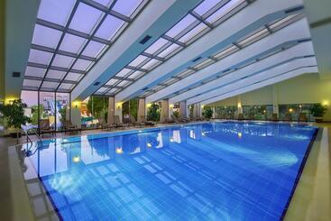 استراحتگاه Bellis Deluxe Hotel & Heated For Winter Aqua Park