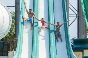 استراحتگاه Bellis Deluxe Hotel & Heated For Winter Aqua Park