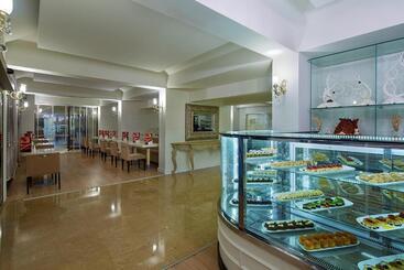 استراحتگاه Bellis Deluxe Hotel & Heated For Winter Aqua Park