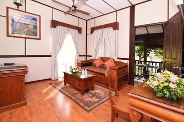 استراحتگاه Lavilla By Holiday Villa Cherating
