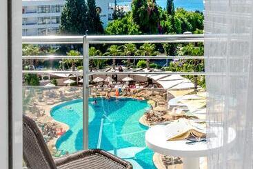 Отель Grand İdeal Premium