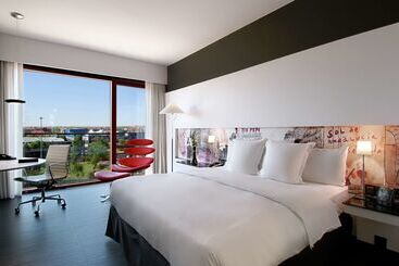 هتل Hilton Madrid Airport