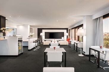 هتل Hilton Madrid Airport