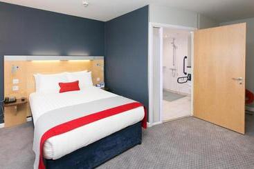 هتل Holiday Inn Express Antrim, An Ihg
