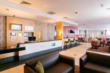 هتل Holiday Inn Express Antrim, An Ihg