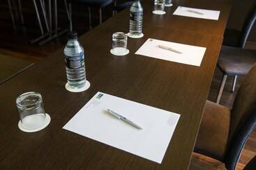 هتل Holiday Inn Express Barcelona City 22@, An Ihg