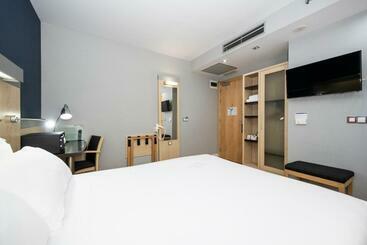 هتل Holiday Inn Express Barcelona City 22@, An Ihg