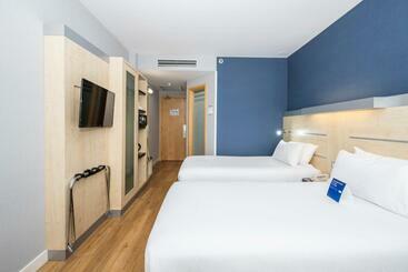 هتل Holiday Inn Express Barcelona City 22@, An Ihg