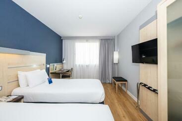 هتل Holiday Inn Express Barcelona City 22@, An Ihg