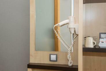 هتل Holiday Inn Express Barcelona City 22@, An Ihg