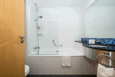 هتل Holiday Inn Express Barcelona City 22@, An Ihg
