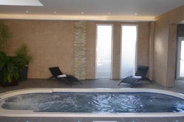 هتل Hôtel Ariane & Spa
