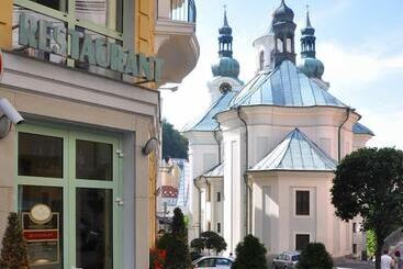 هتل Karlsbad Grande Madonna