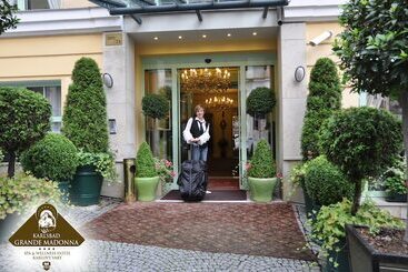 هتل Karlsbad Grande Madonna