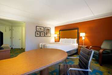 هتل La Quinta By Wyndham Charlotte Airport South