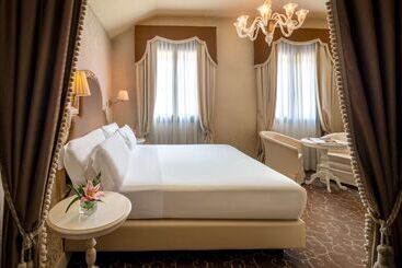 هتل Maison Venezia | Una Esperienze