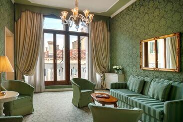 هتل Maison Venezia | Una Esperienze