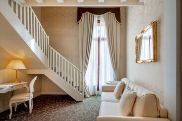 هتل Maison Venezia | Una Esperienze