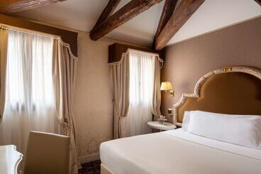 هتل Maison Venezia | Una Esperienze