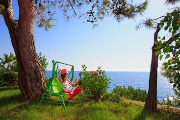 هتل Miarosa Incekum West Resort