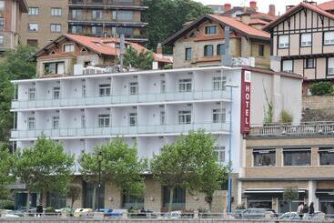 هتل Petit Palace Tamarises