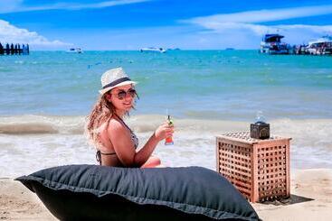 هتل Punnpreeda Beach Resort   Sha Plus Certified
