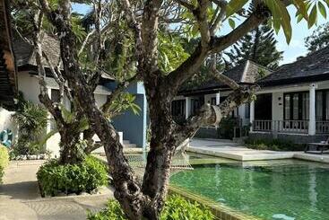 هتل Punnpreeda Beach Resort   Sha Plus Certified