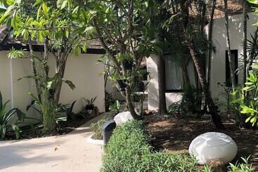 هتل Punnpreeda Beach Resort   Sha Plus Certified