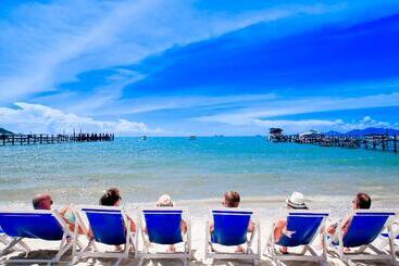 هتل Punnpreeda Beach Resort   Sha Plus Certified