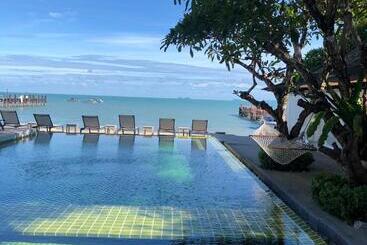 هتل Punnpreeda Beach Resort   Sha Plus Certified