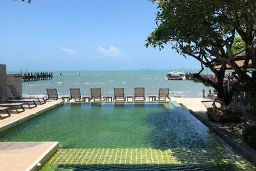 هتل Punnpreeda Beach Resort   Sha Plus Certified