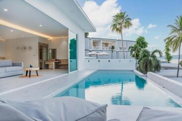 هتل Replay Pool Villa