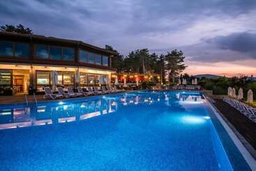 هتل Santa Marina Holiday Village