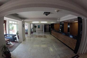 酒店 Surtel