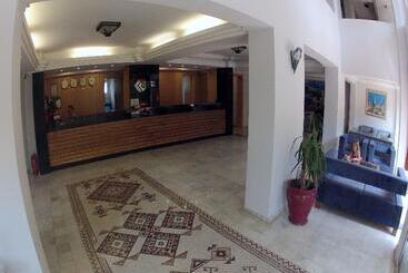 酒店 Surtel