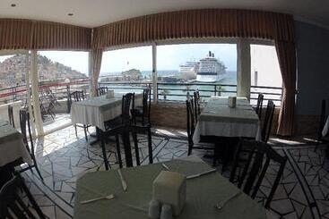 酒店 Surtel