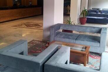 酒店 Surtel