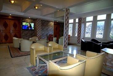 酒店 Surtel