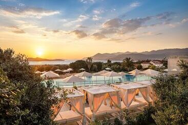 هتل Valamar Lacroma